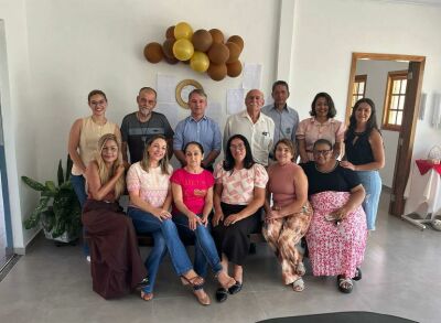 Imagem da notícia Prefeitura realiza homenagem aos professores aposentados de Figueirão; Prefeito foi homenageado